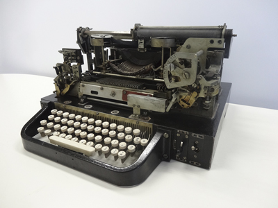 Page printing telegraph for Japanese and alphanumeric characters : Model 55 TERETAIPU (teletype) 