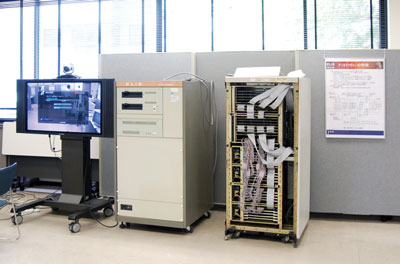 ELIS prototypes: Hydrogen (right) and VX-2000 (left)